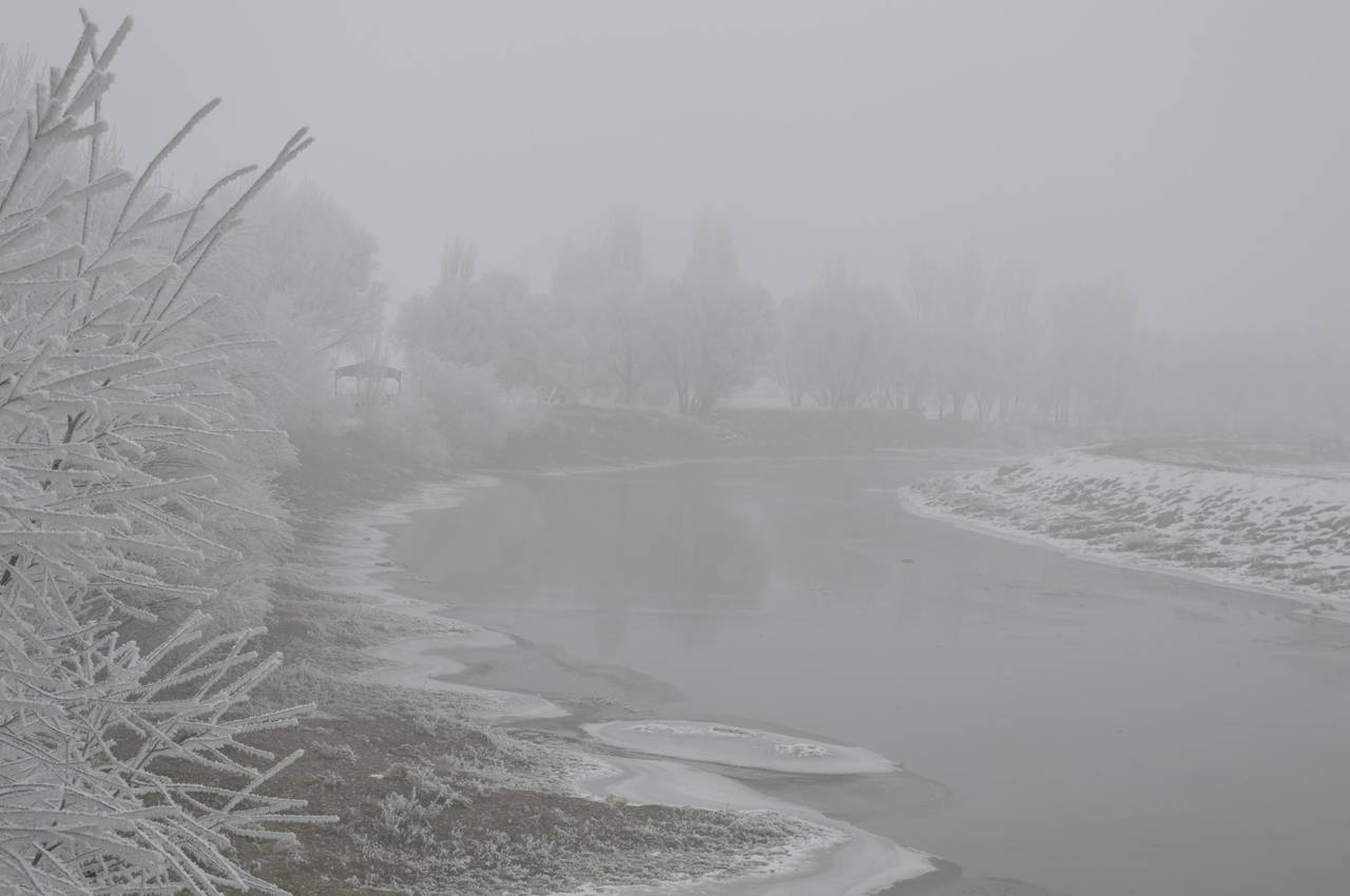 -25 dereceyi gördü: 5 metrelik buz sarkıtları oluştu