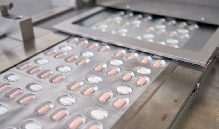 İngiltere Pfizer'ın Covid-19 hapının kullanımını onayladı