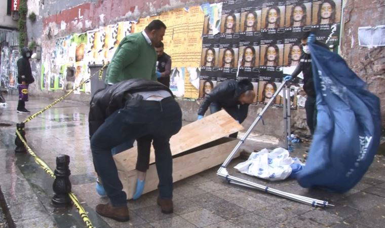 Beyoğlu'nda cadde ortasında ceset bulundu