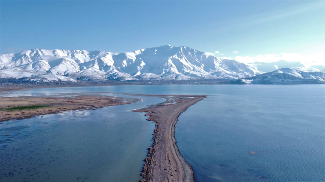 Van Gölü'ndeki çekilme görüntülendi