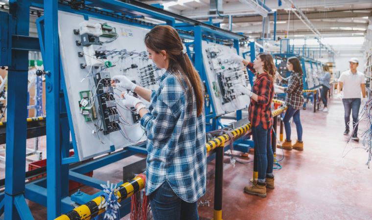 Dolar/TL kuru: Erdoğan yeni ekonomi politikalarıyla Türkiye'yi Avrupalı yatırımcılar için bir cazibe merkezi haline getirebilir mi?