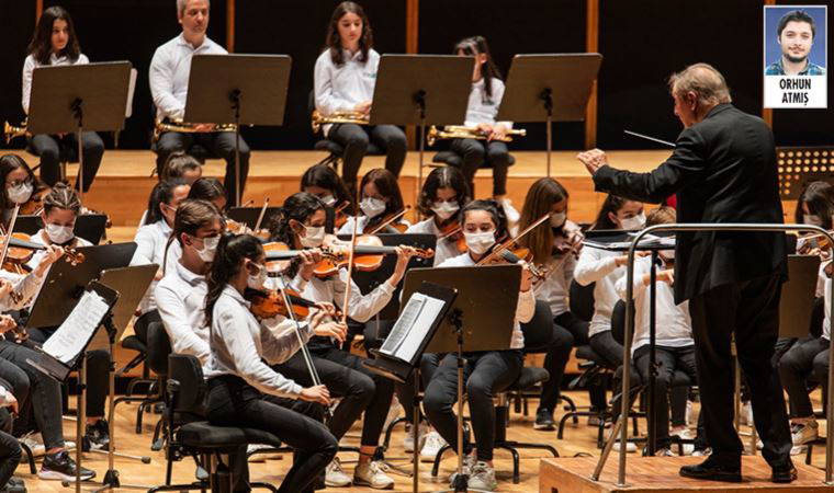 İzmir Adnan Saygun Sanat Merkezi’nde 70’ten fazla çocuk konser verdi