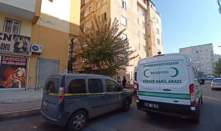 Diyarbakır'da vahşet: Eşini ve çocuklarını bıçakladı