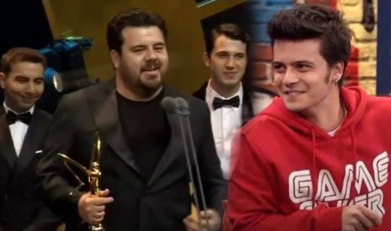 Eser Yenenler, Çok Güzel Hareketler 2 ekibinin aldığı ödülü Arif Güloğlu'na ithaf etti