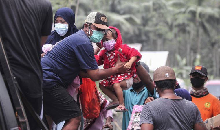 Endonezya’da yanardağ patlaması sonucu can kaybı 15’e yükseldi, 27 kişi kayıp