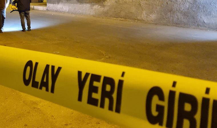 Adana'da aralarında tartışma çıkan kadınla erkek arkadaşı birbirlerini bıçakladı