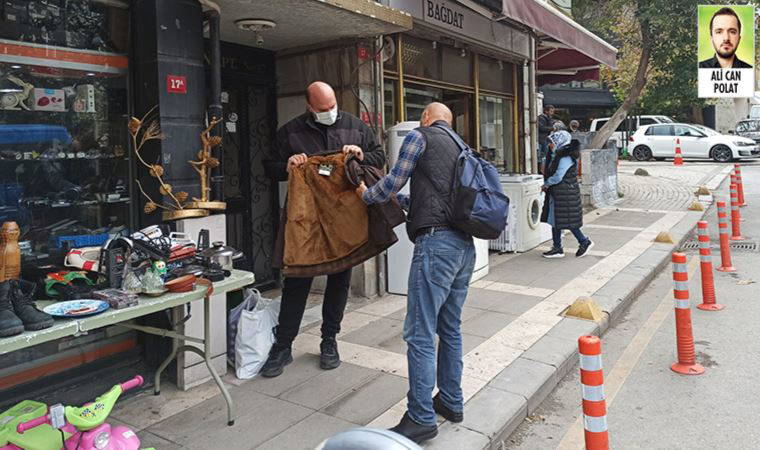 Zamlar ve kur yurttaşın belini büktü: Ekmek için ceketini satıyor