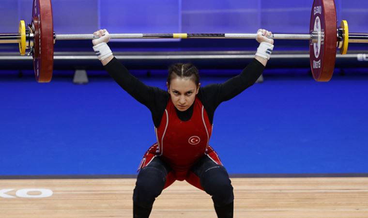 Milli halterci Şaziye Erdoğan, dünya şampiyonasında 1 gümüş 2 bronz madalya kazandı