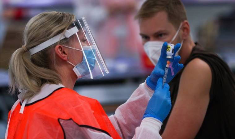 ABD’de 16-17 yaş için Pfizer/BioNTech aşısının 3’üncü dozuna acil kullanım onayı