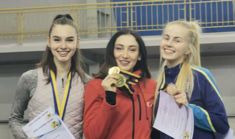 Milli atlet Tuğba Danışmaz'dan yeni Türkiye rekoru