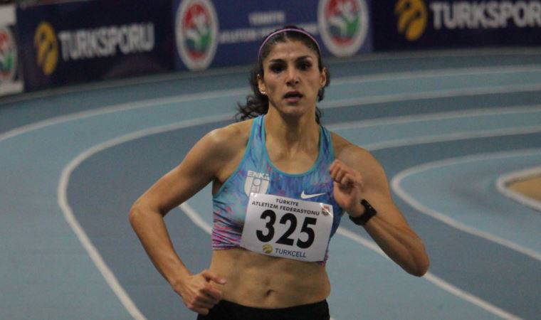 Milli atlet Elif Polat'tan 300 metre salon rekoru