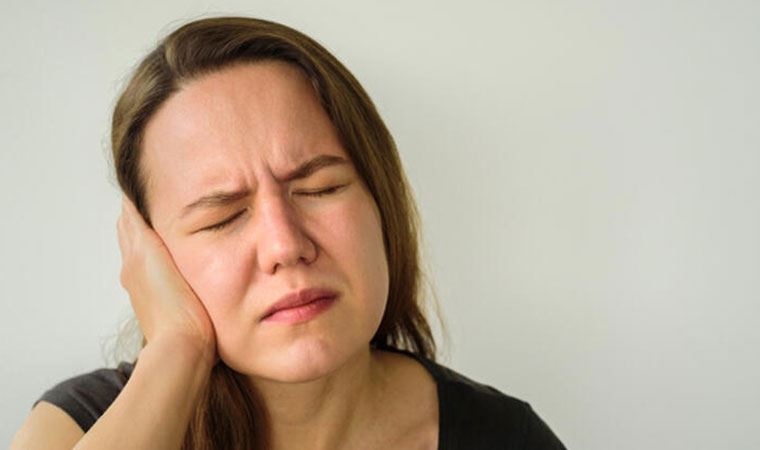 Kulak ve çene bölgesindeki şişlikleri ihmal etmeyin!