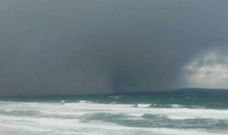 Yurttaşlar görüntüledi! Hortum anı kamerada