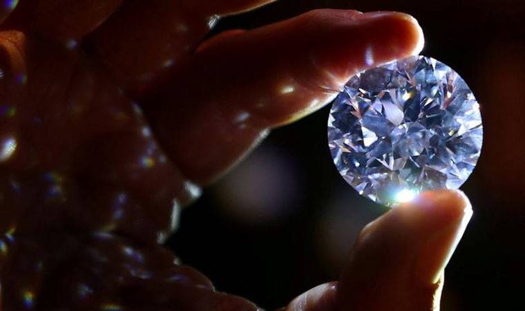 Elmaslar, Dünya çekirdeğindeki basıncın beş katından  fazlasına dayanabiliyor