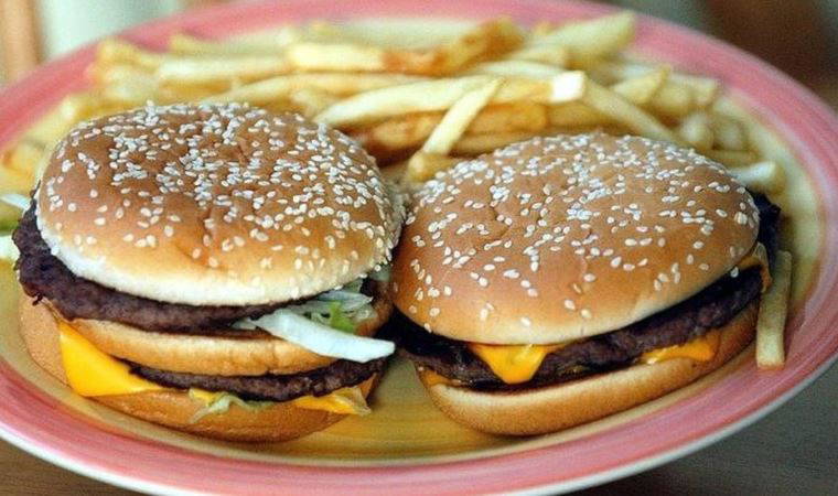 Fransa’da kırmızı etin okul yemeklerinden çıkarılması eleştiriliyor