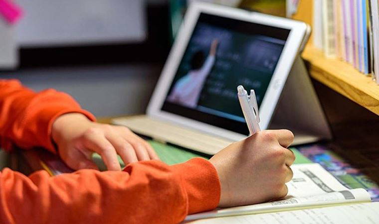 'Biz online eğitime mecburduk, yetkililerin çocukları dershanelerde eğitim gördü'