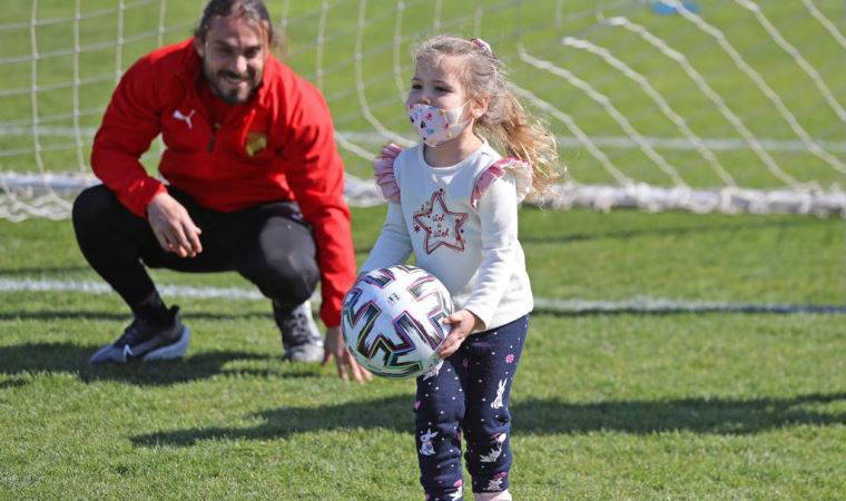 Göztepe antrenmanına Ayda bebek sürprizi