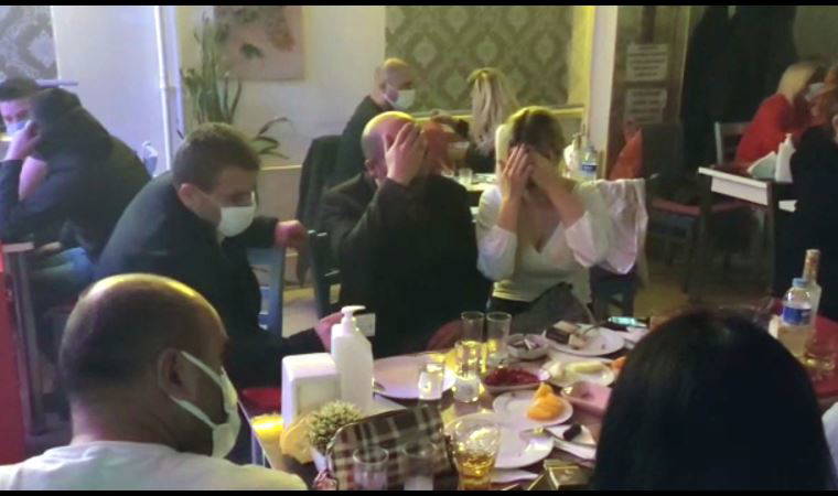 Pavyona çevrilen iki kafeye yapılan baskında 40 kişi yakalandı