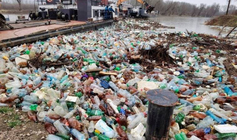 Plastik atıklar: AB üyelerinden Türkiye dahil birçok ülkeye ihraç edilen atıkları 'izlemek zor'