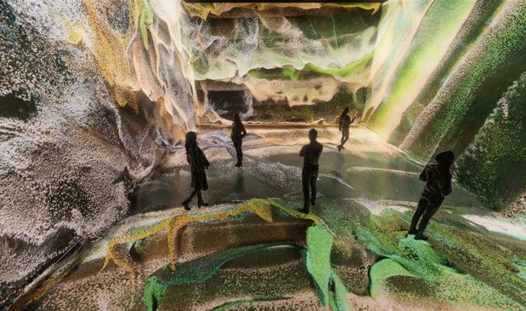 Refik Anadol’dan yeni sergi: ‘Makine Hatıraları: Uzay’