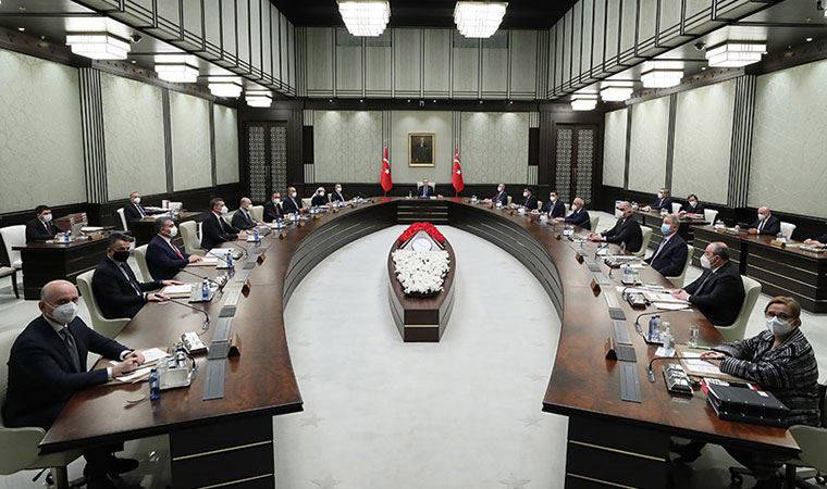 Tüm gözlerin çevrildiği kabine toplantısı başladı... Yeni koronavirüs risk haritası açıklanacak