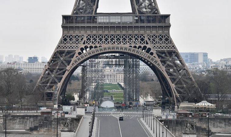 Fransa'da Covid-19 nedeniyle sokağa çıkma yasağı ilan edildi