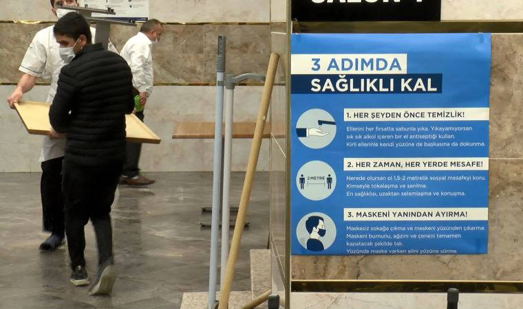 İstanbul'da kafe ve restoranlar ilk müşterilerini aldı