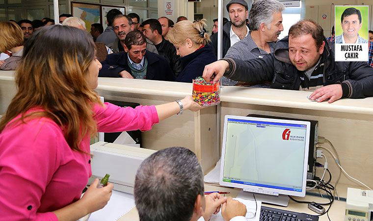 Maaş artışı ek ödemeler üzerinden yapıldığı için emekli aylığı düşüyor