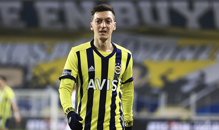 Mesut Özil'den derbi paylaşımı! 