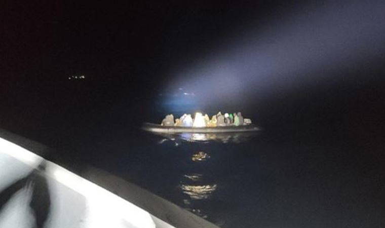 İzmir'de Türk kara sularına itilen 22 sığınmacı kurtarıldı