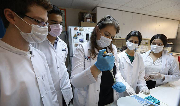 Buca’nın genç bilim insanlarına 6 ülkeden 27 ödül