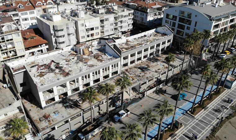Marmaris'te depreme dayanıksız belediye binası yıkılıyor
