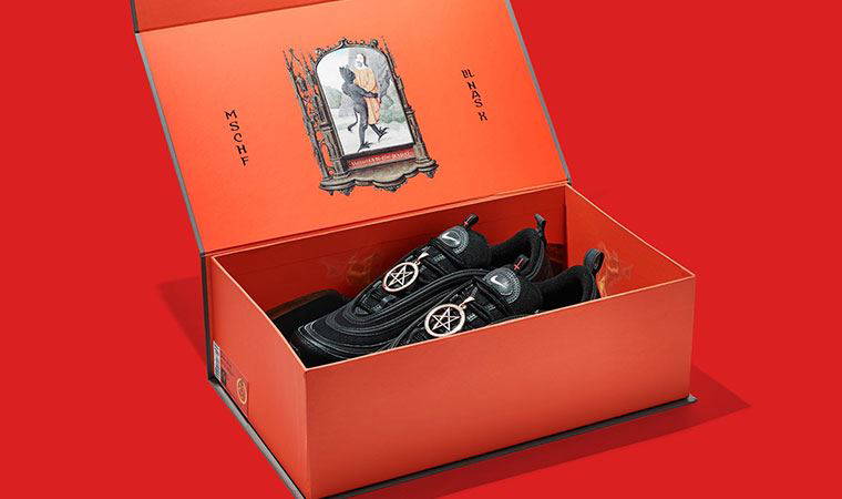 İnsan kanı içeren 666 çift ayakkabı satışa çıkıyor