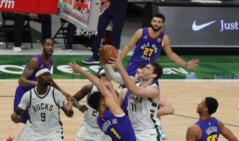 Nuggets, Jokic'in tarihe geçtiği maçta Bucks'ı farklı yendi