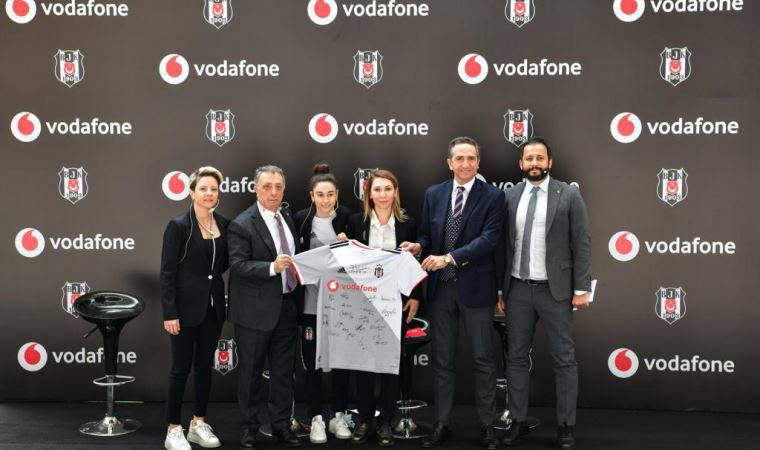 Beşiktaş Başkanı Ahmet Nur Çebi: Kadınlarımızla gurur duyuyoruz