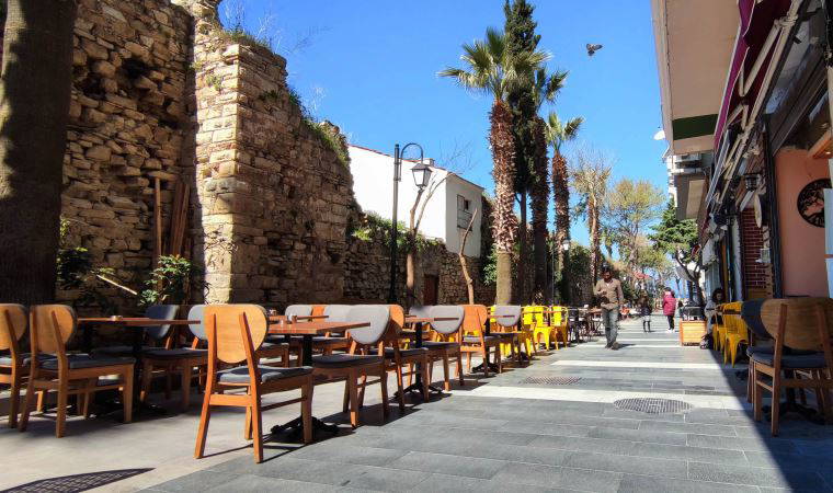 Kuşadası sokakları göz kamaştırıyor