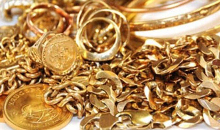 Amasya'da bir kadın sokakta bulduğu altın dolu keseyi sahibine teslim etti