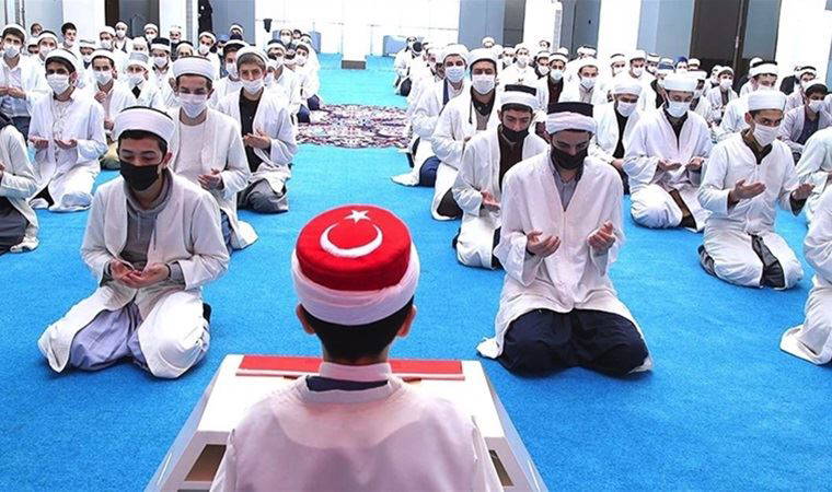 Anadolu Ajansı'ndan 'medrese' haberi: Sarıklı ve cübbeli çocuklar, hatim ve dua ile 'seferberlik'...