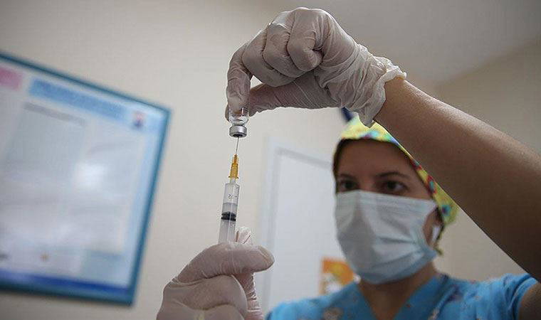 Kimler hangi aşıyı yaptırmalı? BioNTech aşısı da Sinovac aşısı da ağır hastalığı ve ölümleri engelliyor