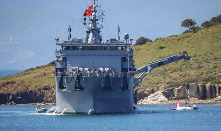 MSB: İzmir'de düşen uçak, denizden çıkarıldı