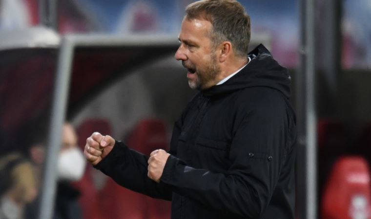 Hansi Flick'ten milli takım açıklaması