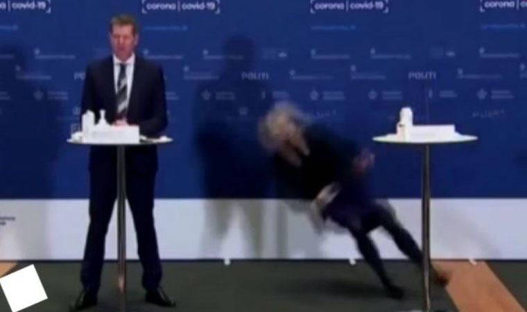 AstraZeneca aşısının kullanımının durdurulduğunu açıklarken bayıldı