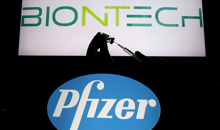 Pfizer önünde aşı eylemi: “Aşıda patent öldürüyor"