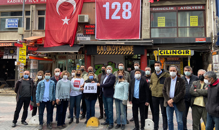 CHP Kadıköy'den ''128 milyar dolar nerede” pankartı