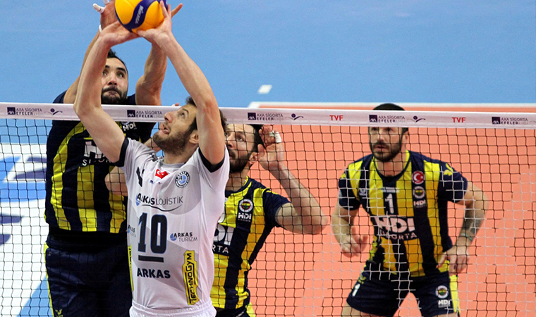 Arkas Spora 14 yıl sonra veda