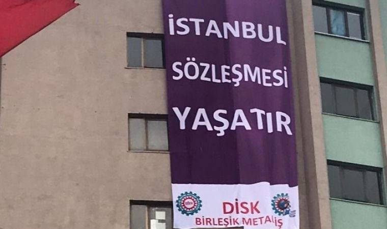 MHP'den binaya asılan 