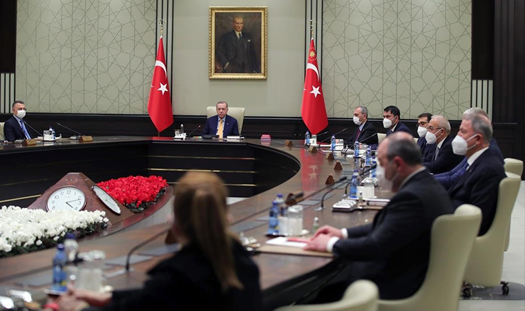 AKP'li isim yeni kabine değişikliği için tarih verdi