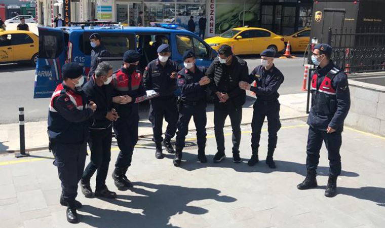 Sivilleri devlet görevlisi gibi gösterip, yurt dışına kaçıranlara operasyon: 2 tutuklama