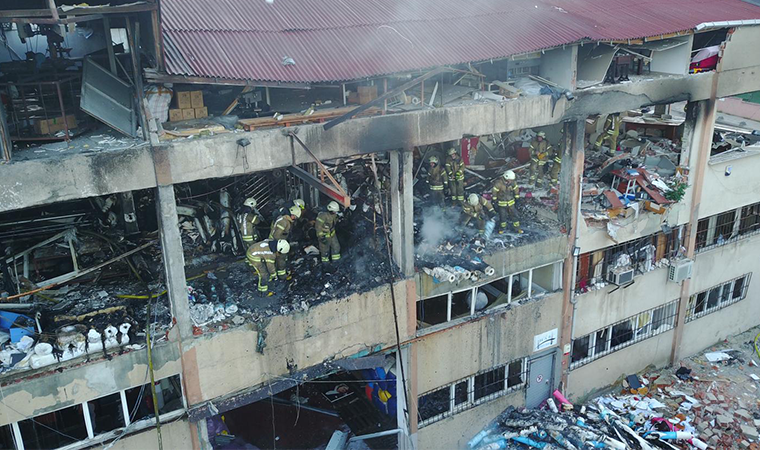 Bağcılar'da iş yerinde patlama sonrası çıkan yangın korkuttu