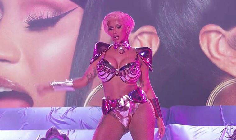 ABD'li rapçi Cardi B, Grammy performansını eleştiren muhafazakarlara karşı sessizliğini bozdu